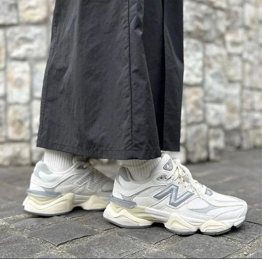 De mooiste outfits met de New Balance 9060 Sea Salt White