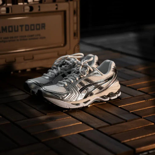 ASICS Gel Kayano 14 Cream Black Metallic Plum is de perfecte mix van retro en modern