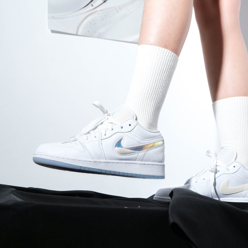 Air Jordan 1 Low Glitzer Swoosh