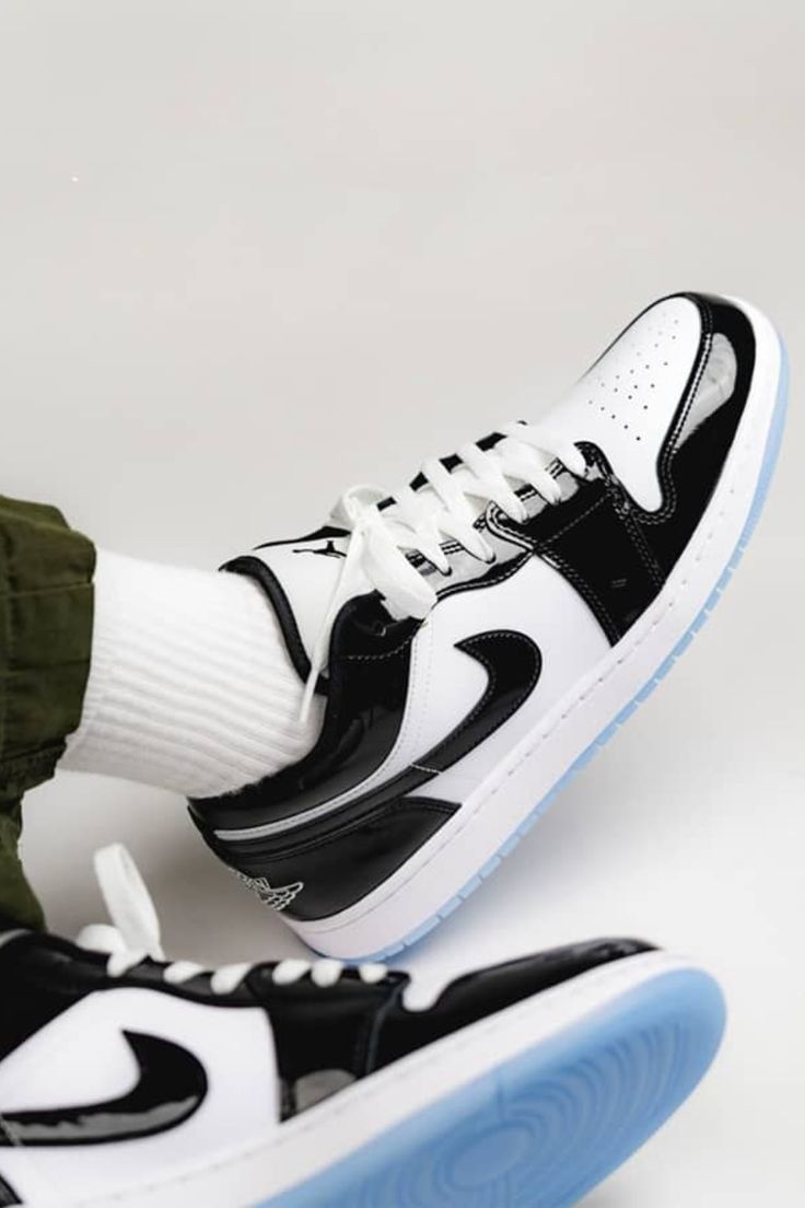 Air Jordan 1 Low SE Concord