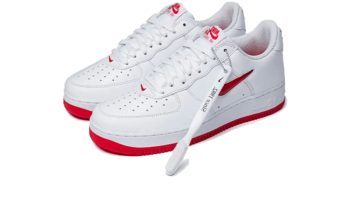 Nike Air Force 1 Low '07 Retro Farbe des Monats Jewel Swoosh University Red