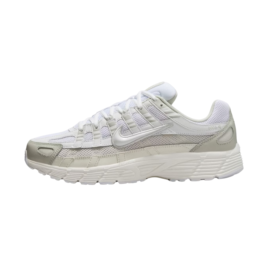 Nike P-6000 Weiß Segel Vast Grau