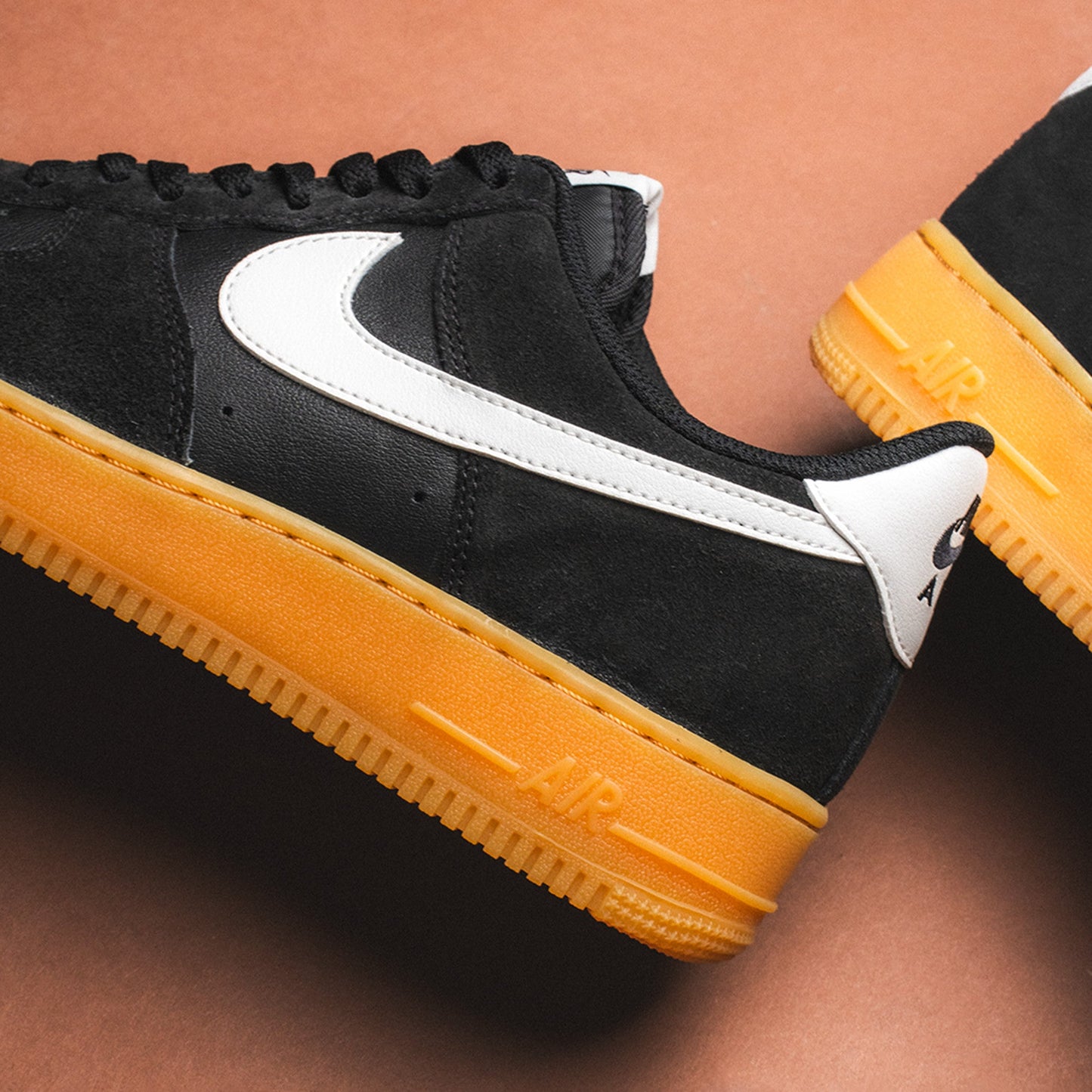 Nike Air Force 1 Low '07 LV8 Schwarz Summit Weiß Gummi