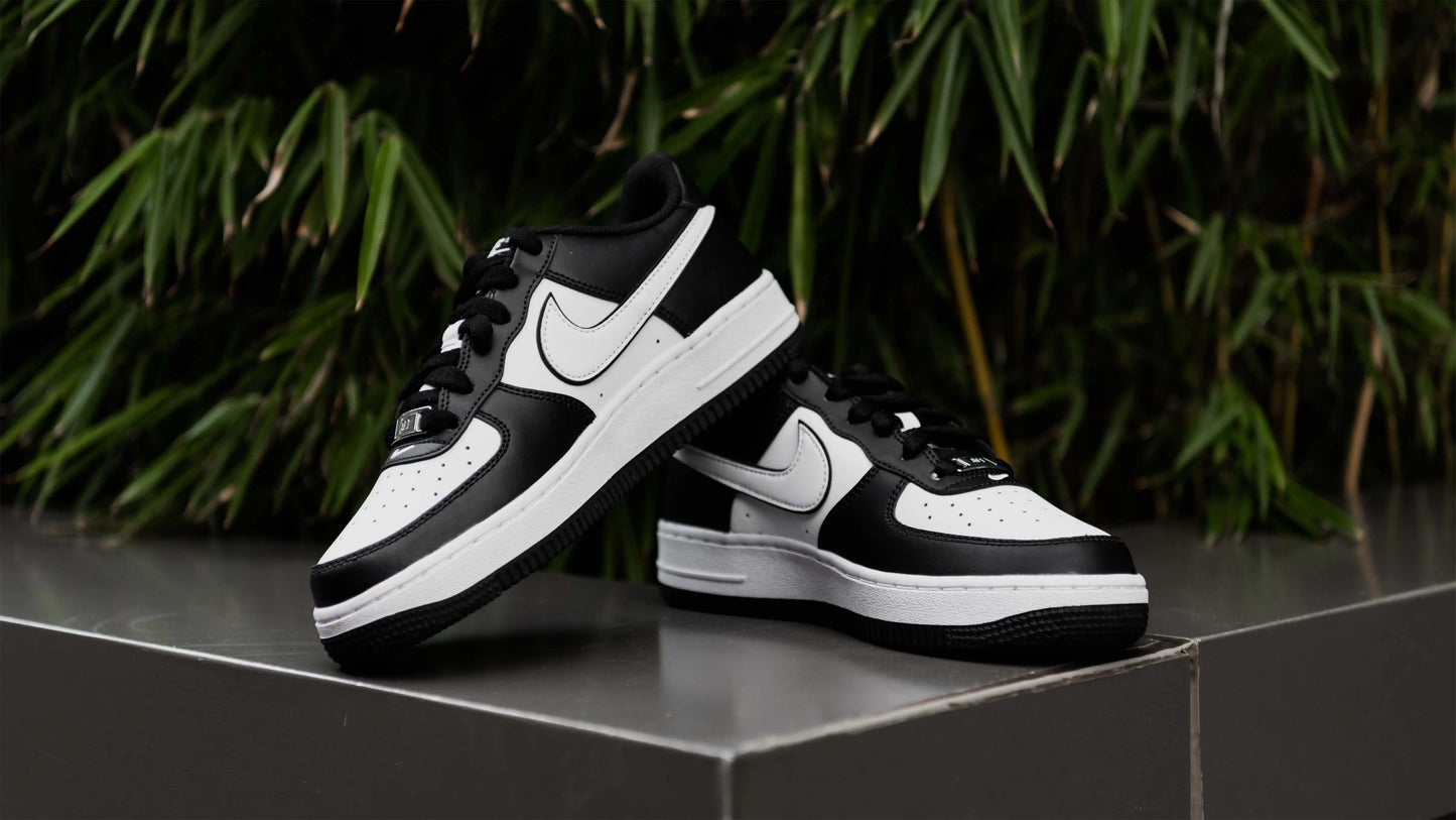 Nike Air Force 1 Low '07 Weißer Swoosh-Panda