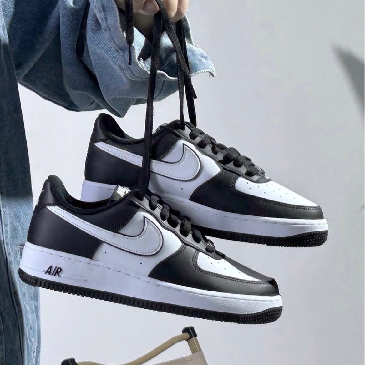 Nike Air Force 1 Low '07 Weißer Swoosh-Panda