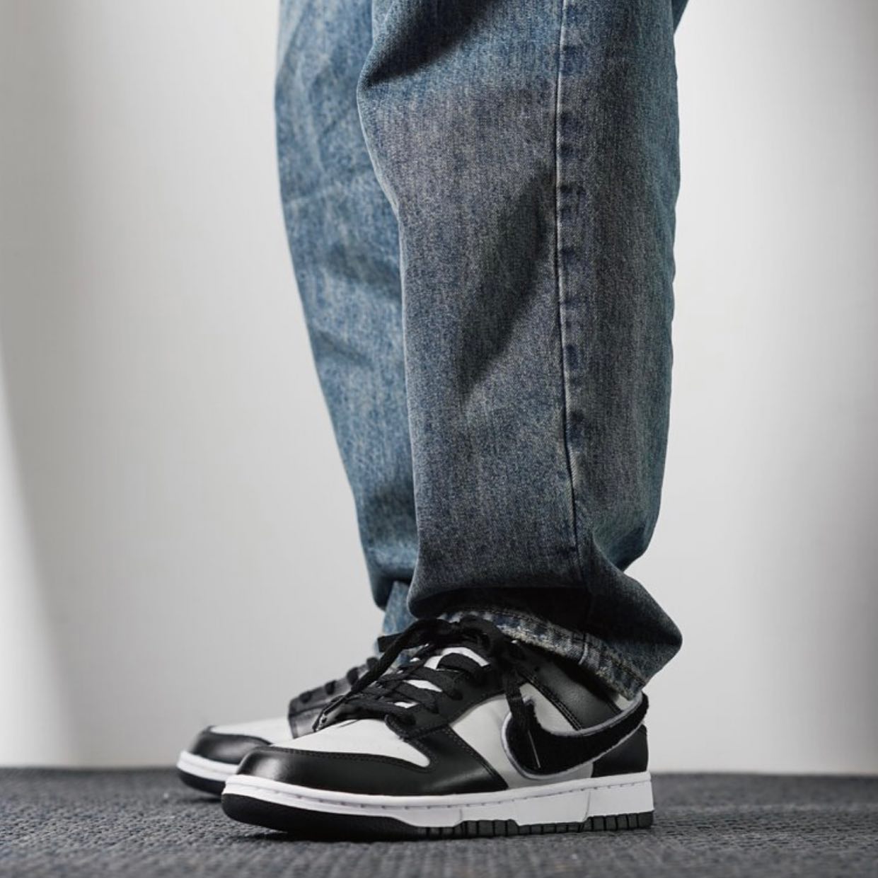 Nike Dunk Low Chenille Swoosh Grau Schwarz