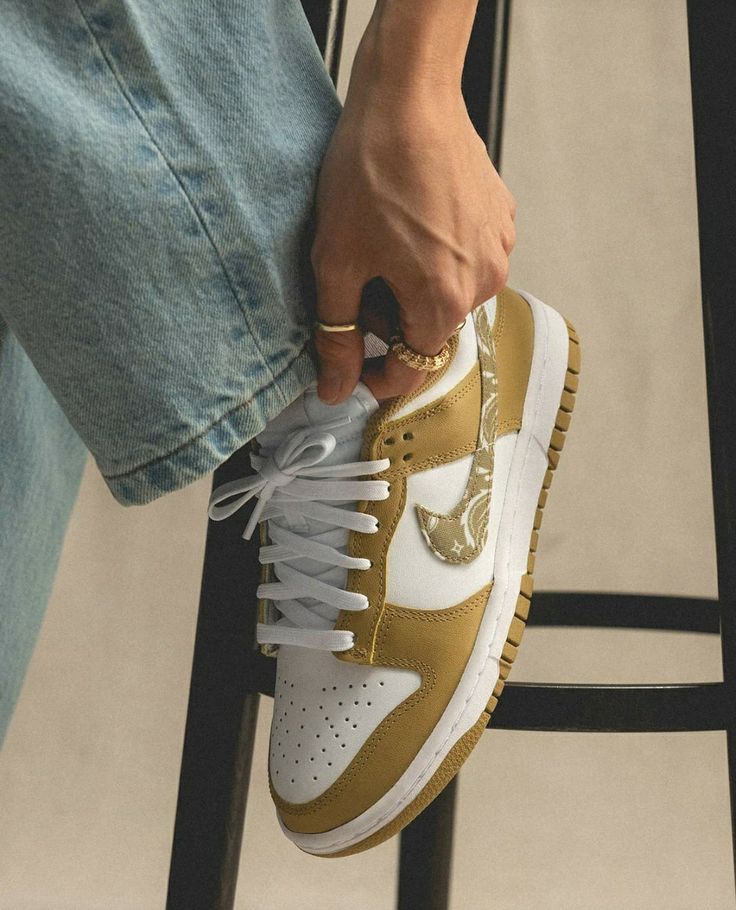 Nike Dunk Low Essential Paisley Pack Gerste