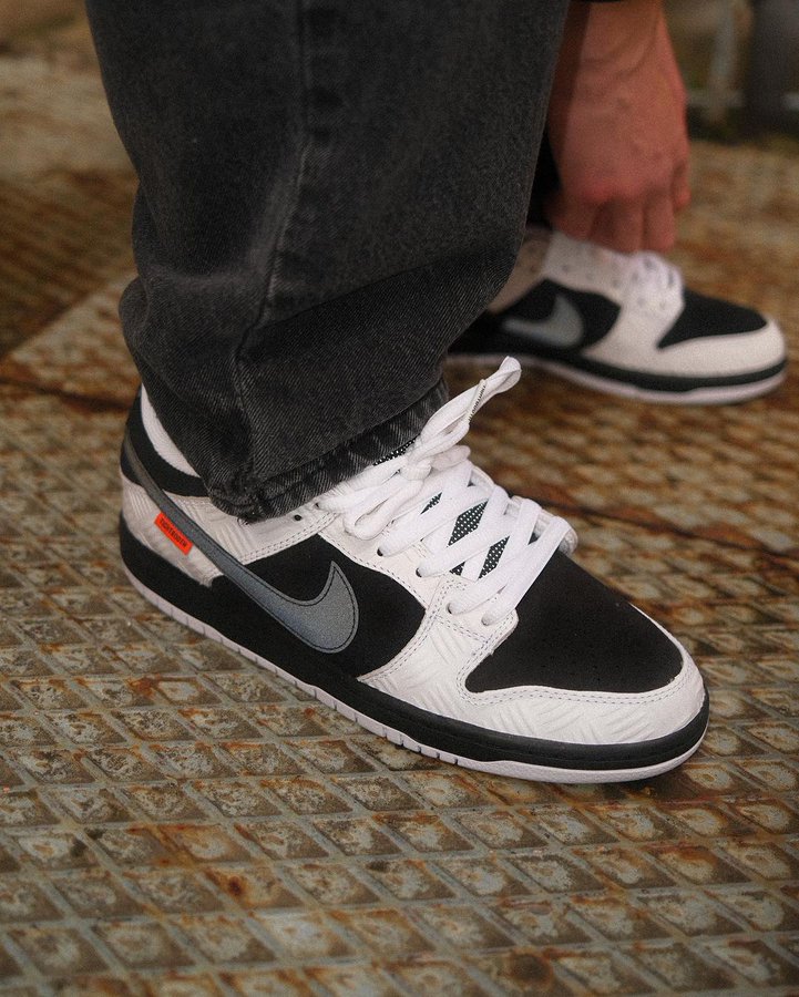 Nike SB Dunk Low X TIGHTBOOTH