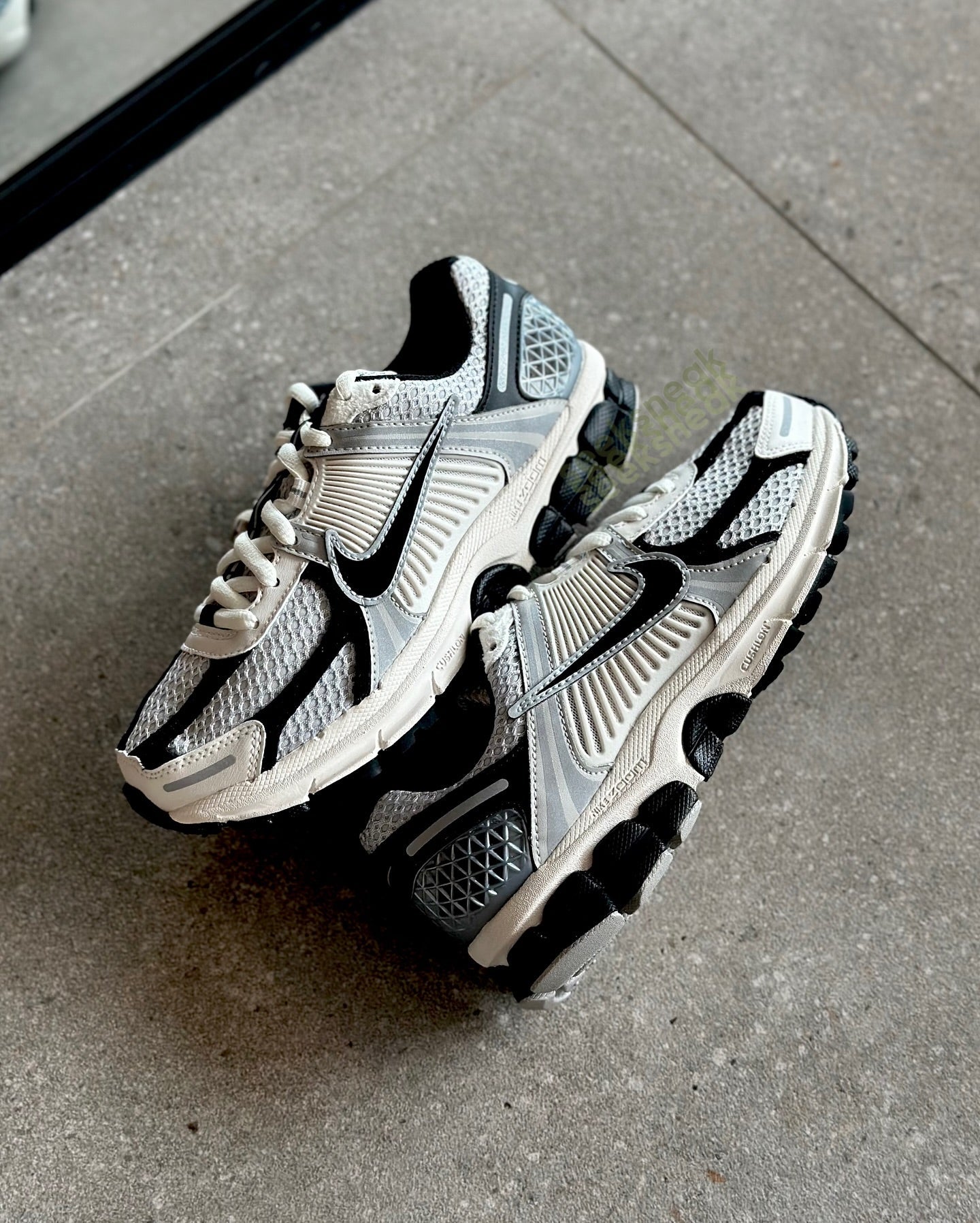 Nike Zoom Vomero 5 Photon Dust Black