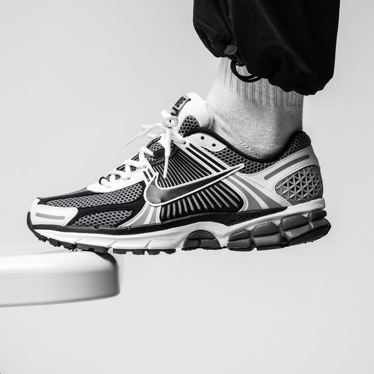 Nike Zoom Vomero 5 SE SP Dunkelgrau Schwarz Weiß