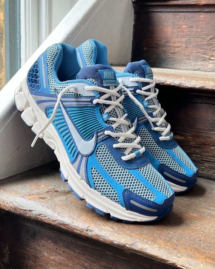 Nike Zoom Vomero 5 abgenutztes Blau