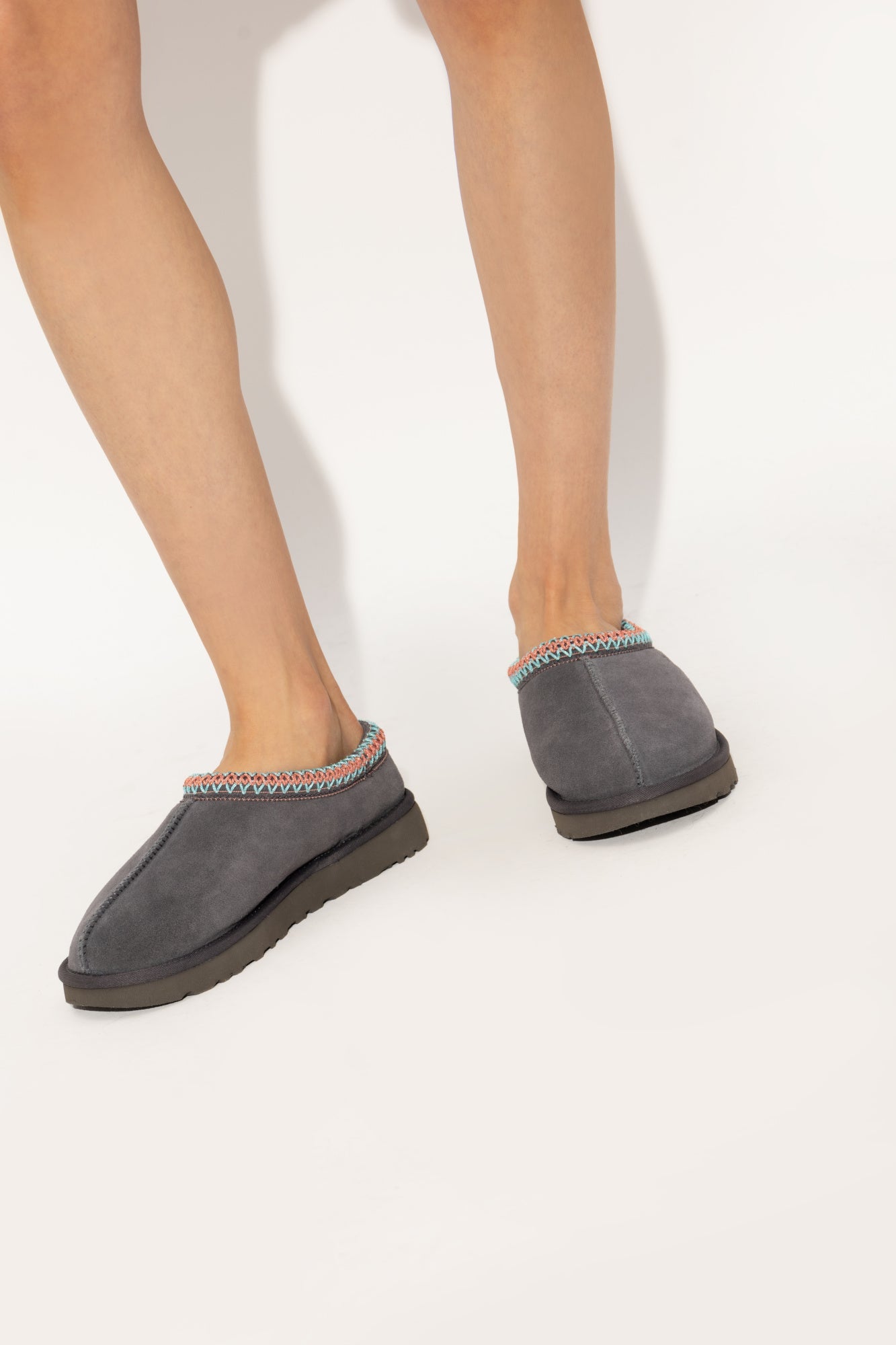 UGG Tasman Slipper Dunkelgrau