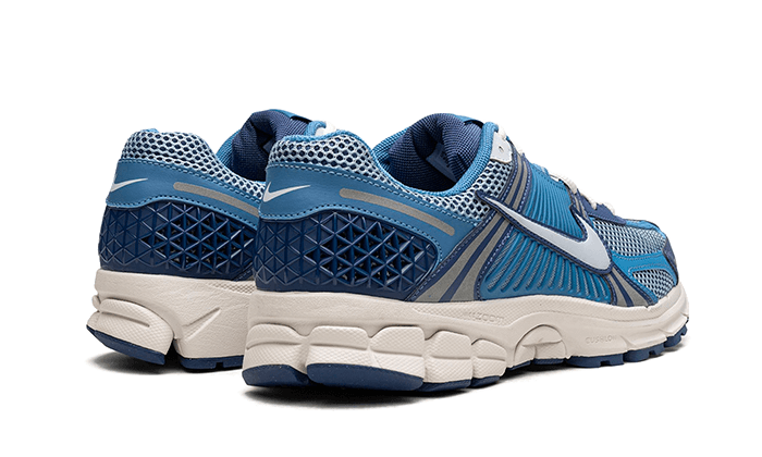 Nike Zoom Vomero 5 abgenutztes Blau