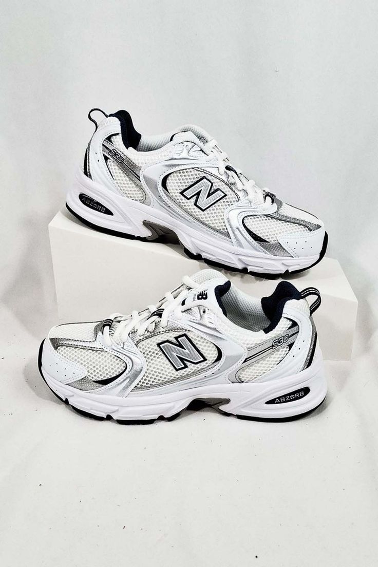 De mooiste colorways van de New Balance 530 die je nu kunt scoren