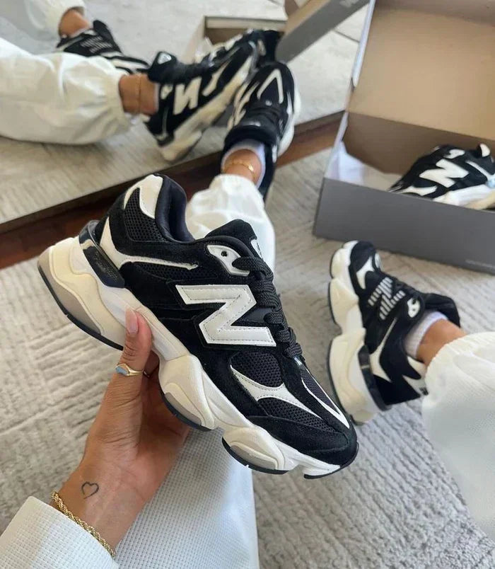 New Balance 9060 Black White – De Zomersneaker die Comfort en Stijl Combineert