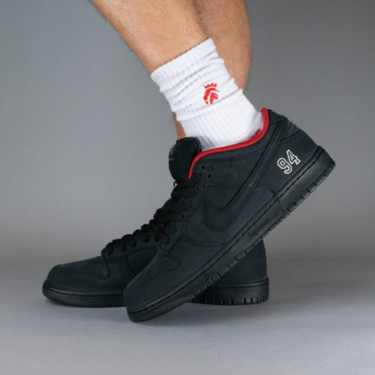 Nike SB Dunk Low Supreme 94 Black – Een iconische klassieker voor sneakerheads