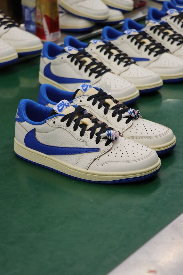 Jordan 1 Retro Low OG SP Fragment x Travis Scott Sail Military Blue – Een legendarische release