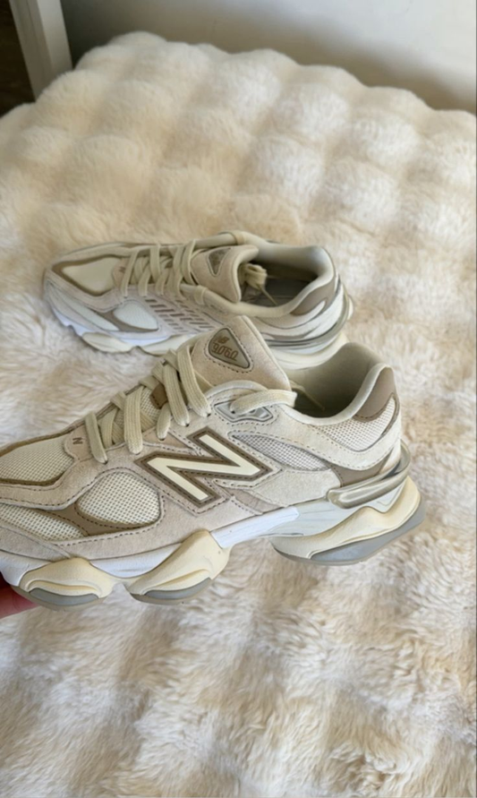 Waarom de New Balance 9060 Sea Salt Brown ideaal is voor casual en chique looks