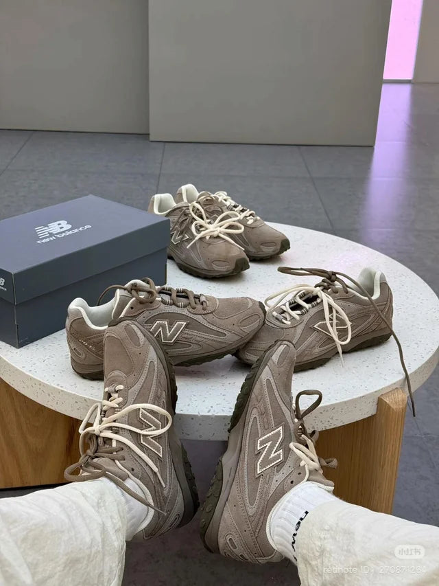 New Balance 204L Mushroom Arid Stone – Tijdloos design in natuurlijke tinten