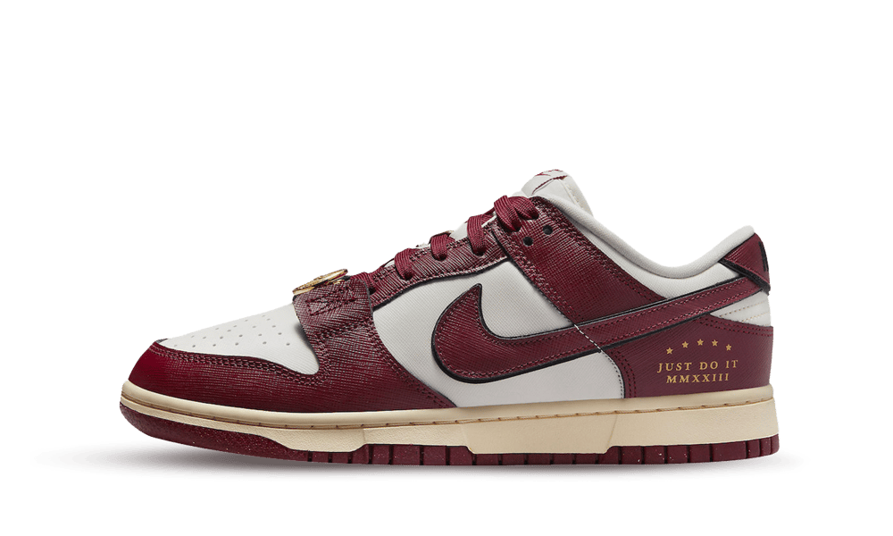 Nike Dunk Low „Just Do It“ in Sail, Team Red