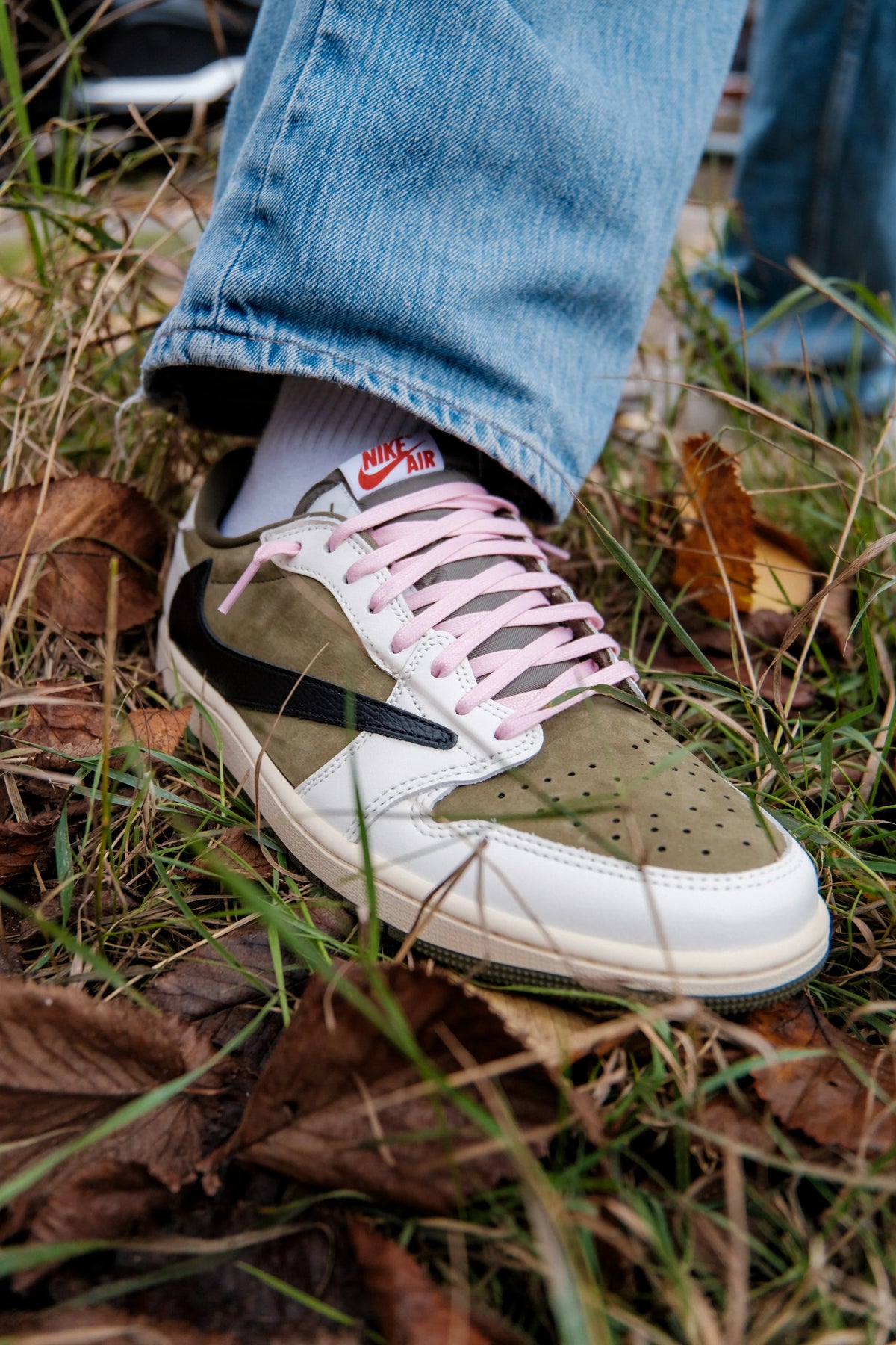 Nike Air Jordan 1 Low Travis Scott Mitteloliv