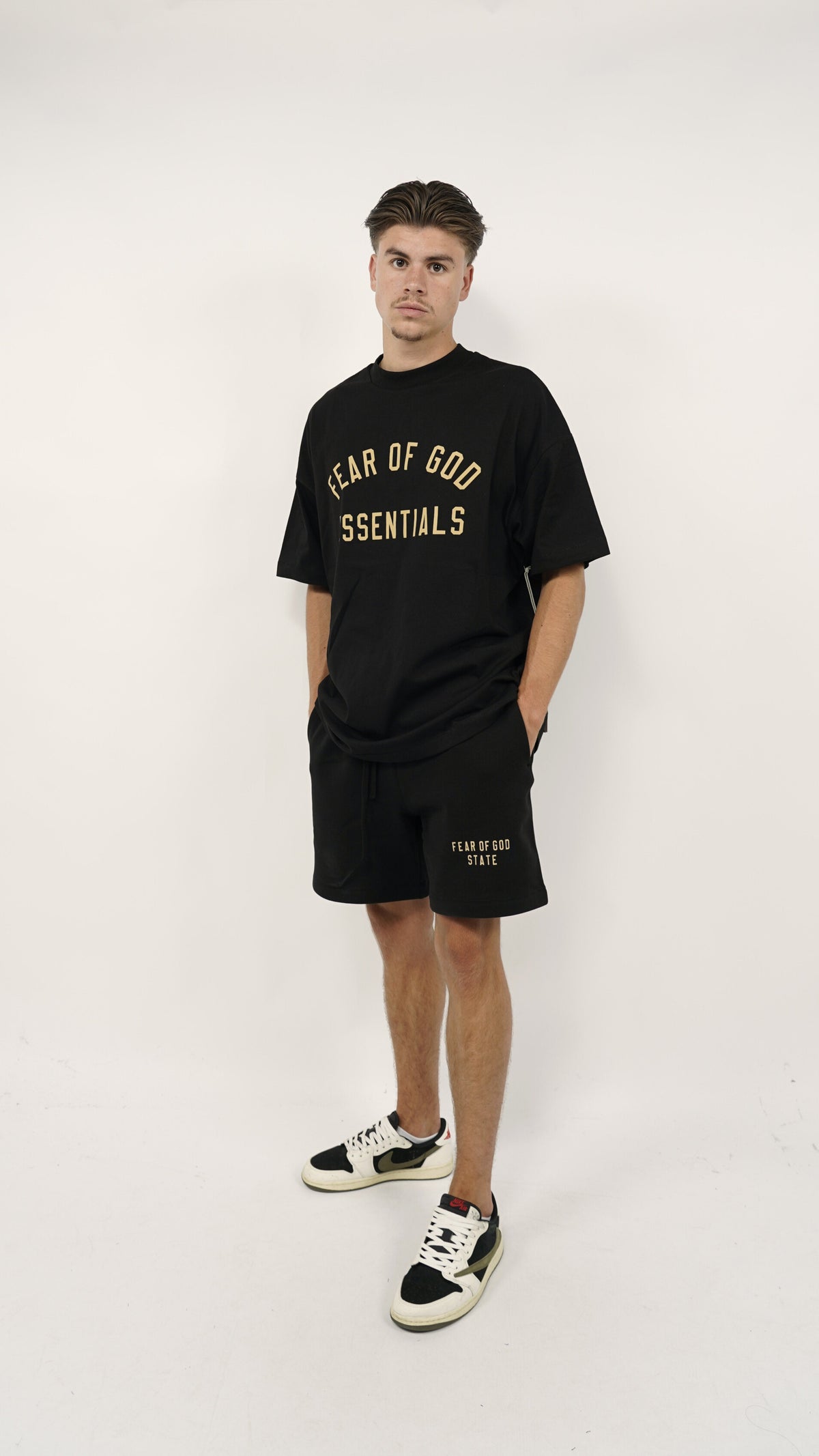 Fear of God Essentials FW24 Schwarz-Gelbes Sommer-Set