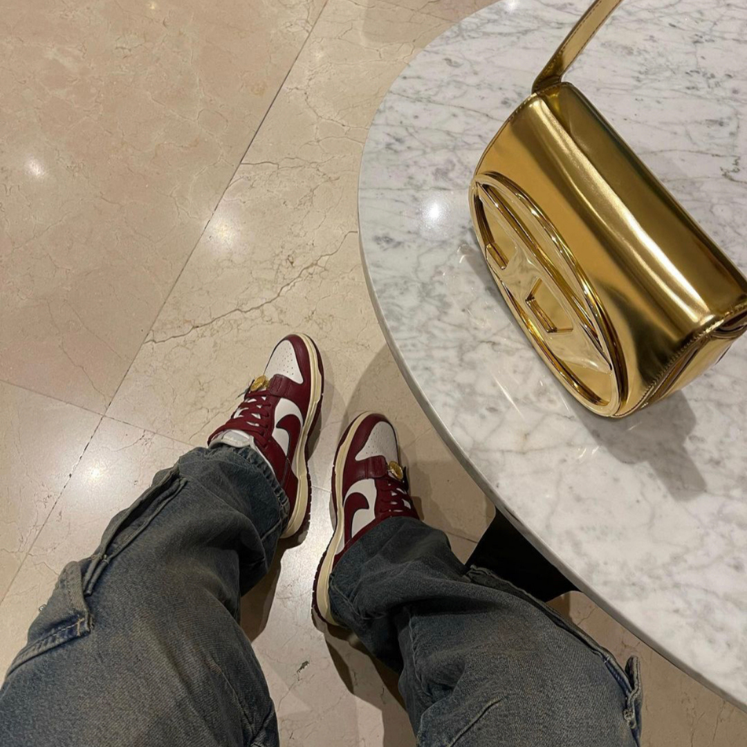 Nike Dunk Low „Just Do It“ in Sail, Team Red