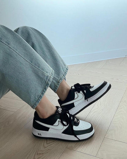 Nike Air Force 1 Low '07 Weißer Swoosh-Panda