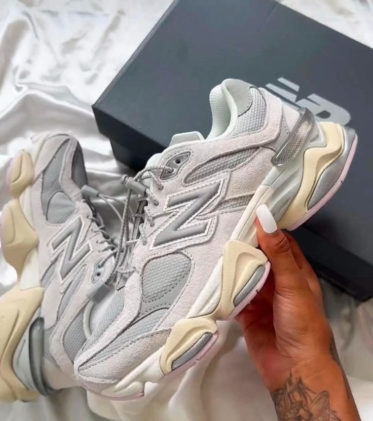New Balance 9060 Grau Lila