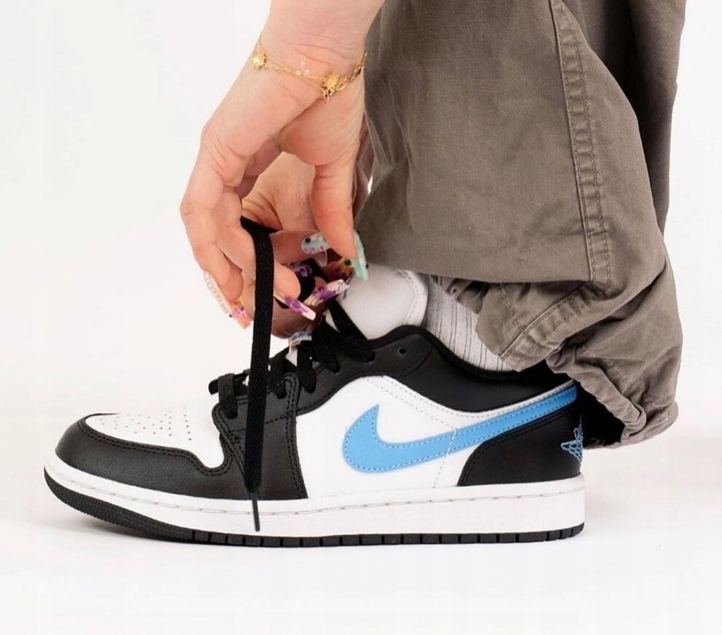 Air Jordan 1 Low Schwarz Universität Blau