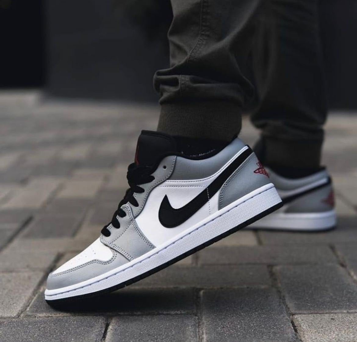 Air Jordan 1 Low Light Smoke Grau