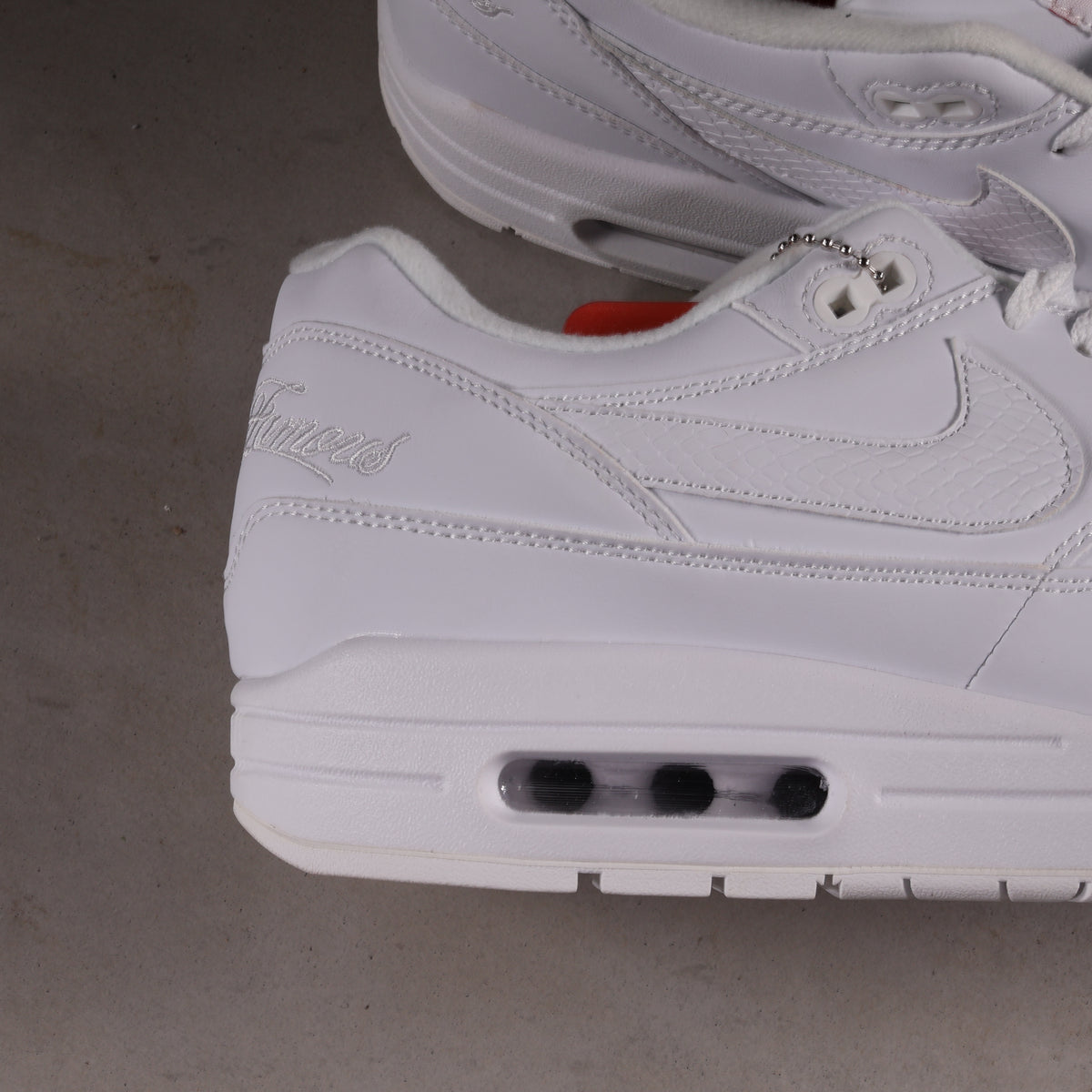 Supreme X Nike Air Max 1 87 Triple White