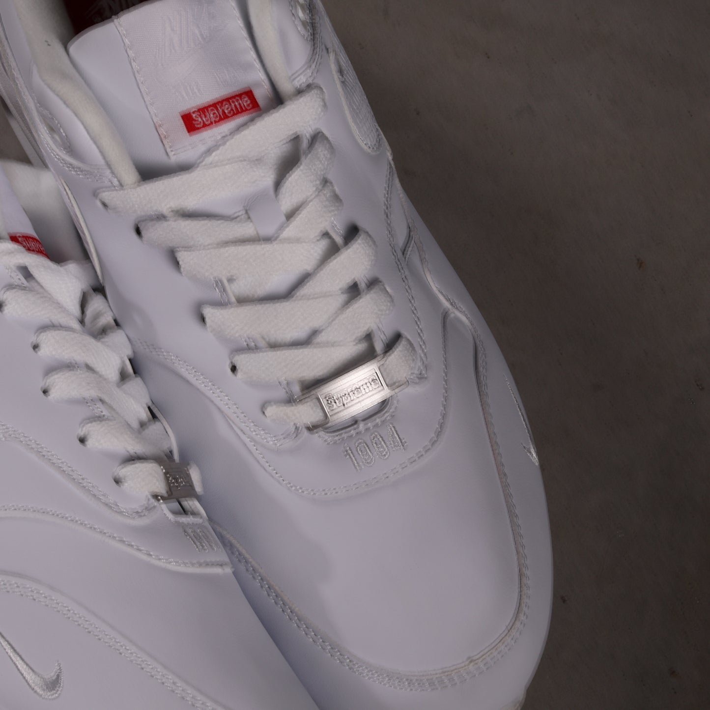 Supreme X Nike Air Max 1 87 Triple White