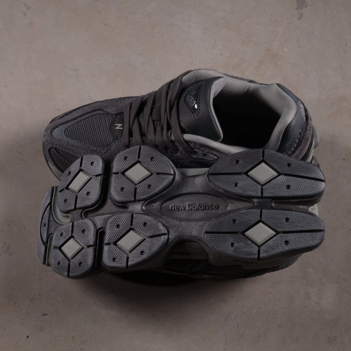 New Balance 9060 Magnet (SALE)