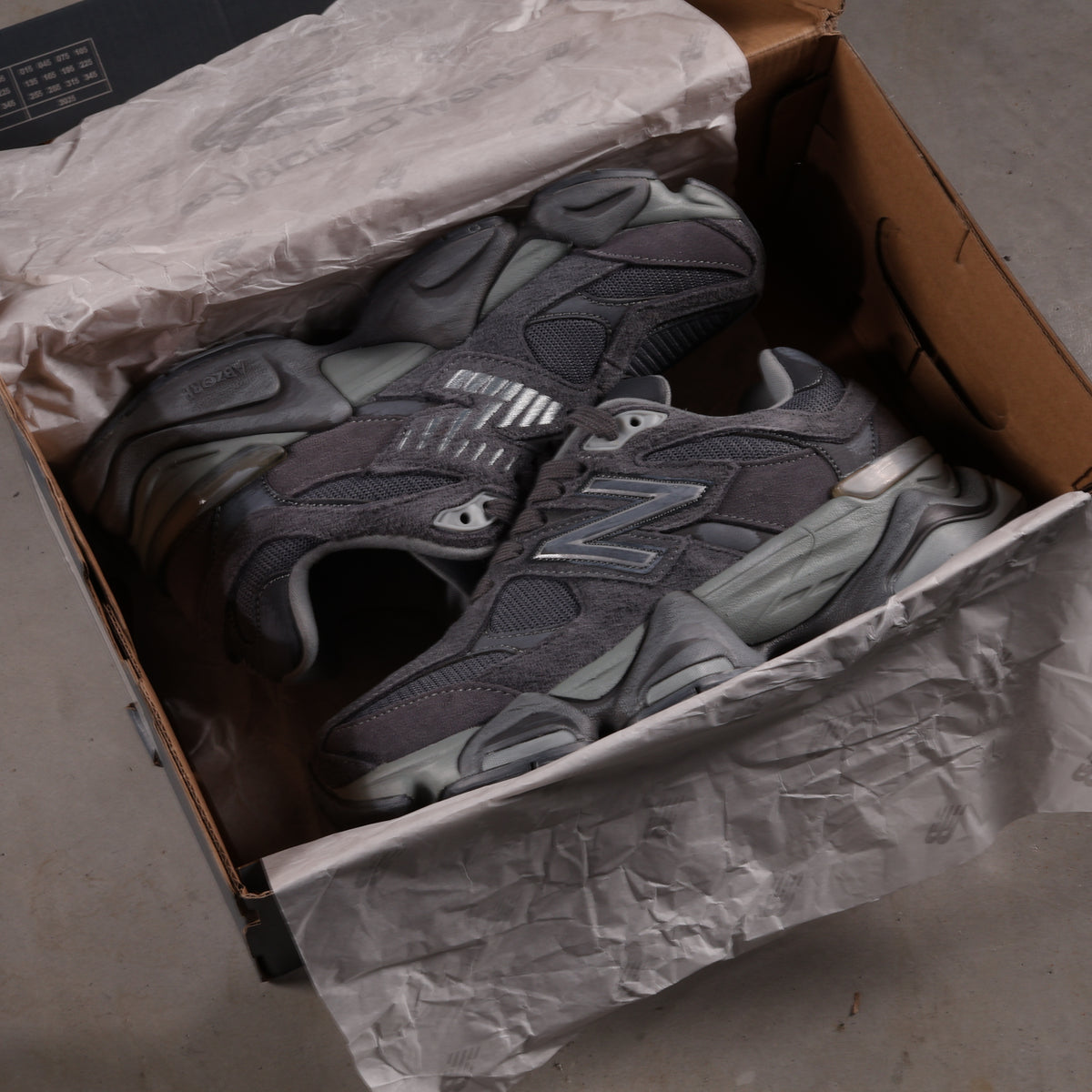 New Balance 9060 Magnet (SALE)