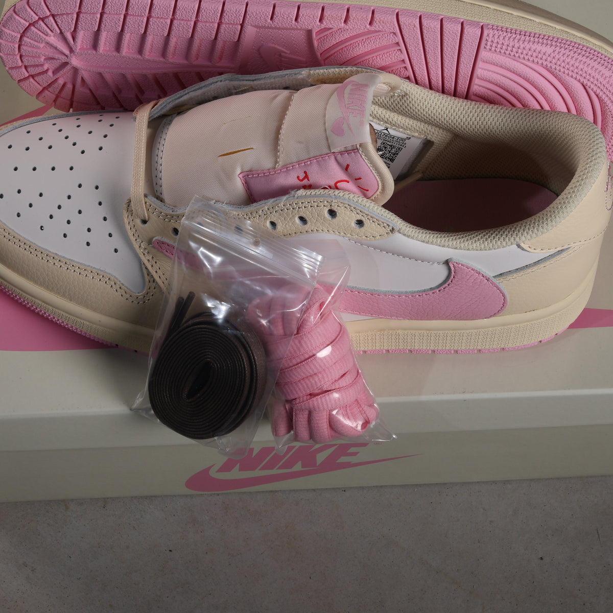 Nike Air Jordan 1 Retro Low OG SP Travis Scott Shy Pink