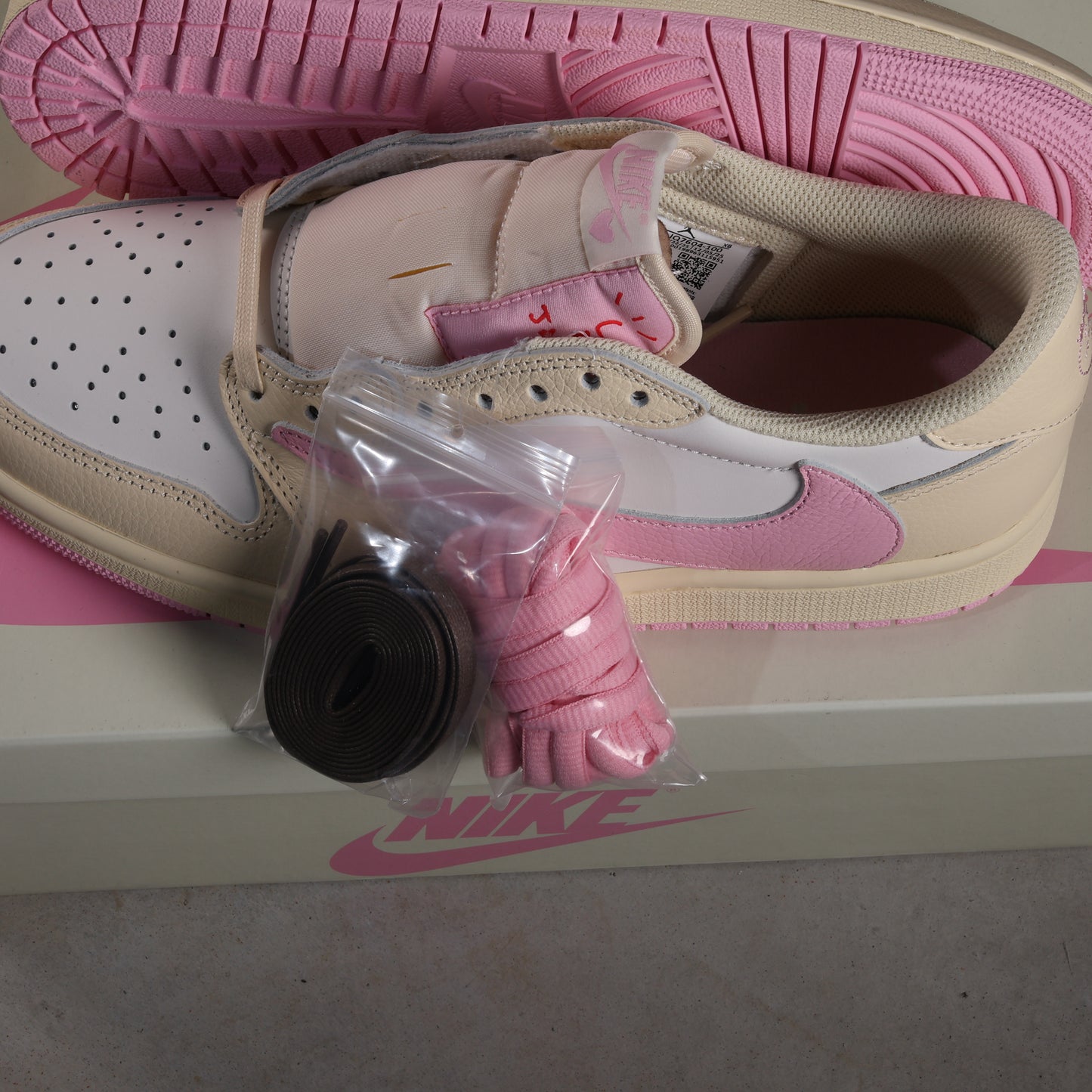 Nike Air Jordan 1 Retro Low OG SP Travis Scott Shy Pink