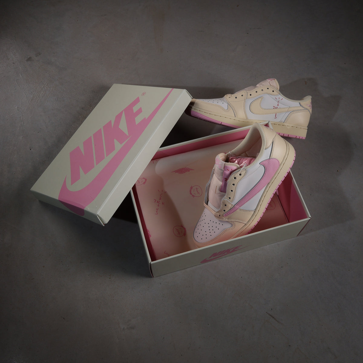 Nike Air Jordan 1 Retro Low OG SP Travis Scott Shy Pink