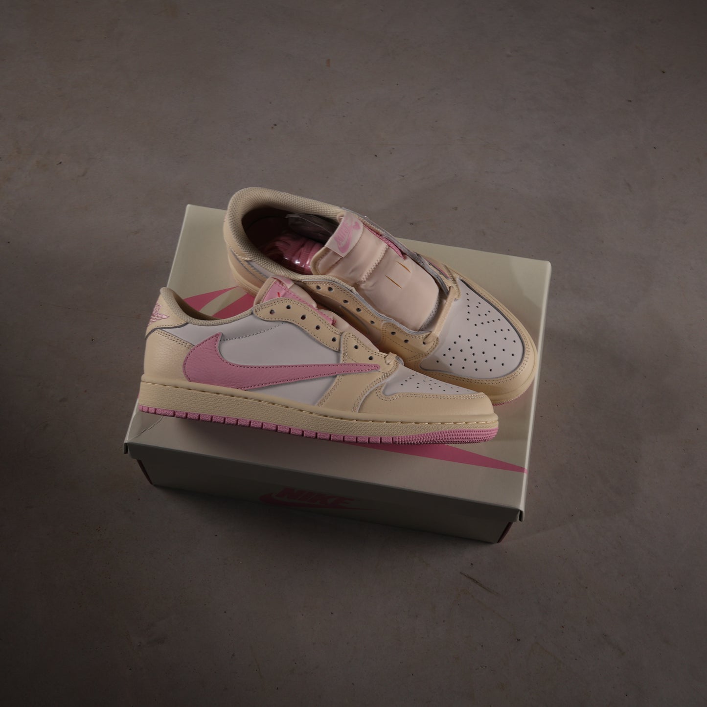Nike Air Jordan 1 Retro Low OG SP Travis Scott Shy Pink