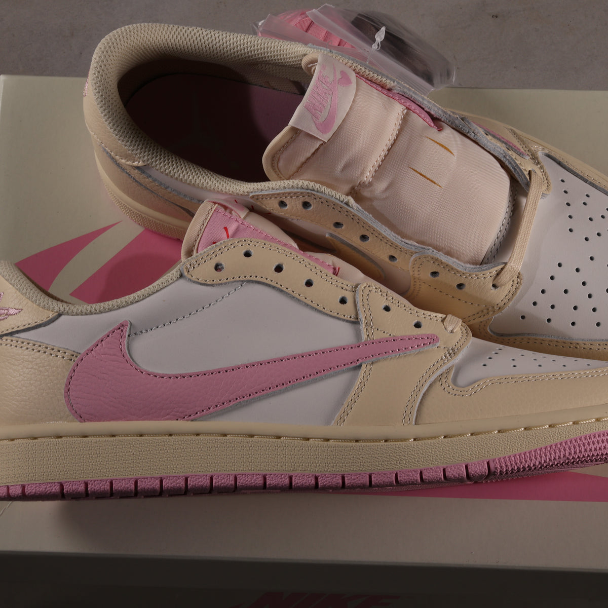 Nike Air Jordan 1 Retro Low OG SP Travis Scott Shy Pink