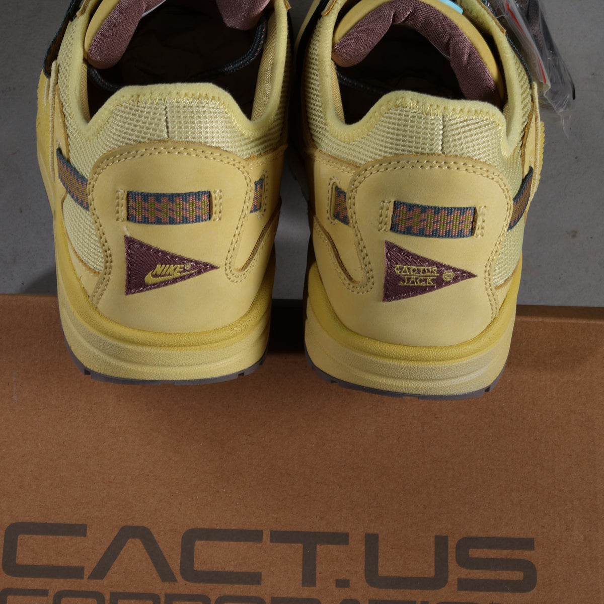 Nike Air Max 1 Travis Scott Cactus Jacket Saturn Gold