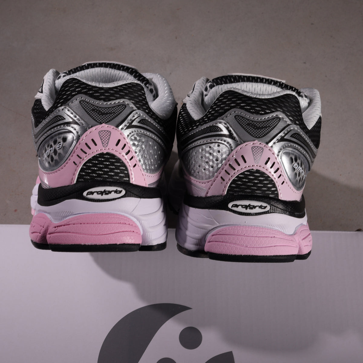Saucony ProGrid Omni 9 Silver Pink (SALE)