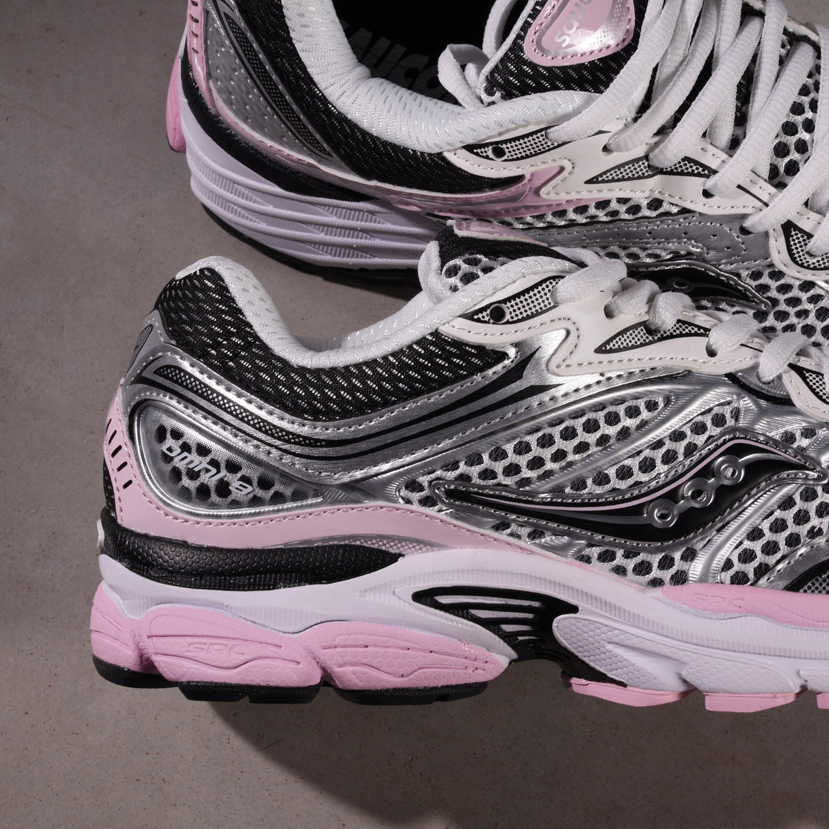 Saucony ProGrid Omni 9 Silver Pink (SALE)