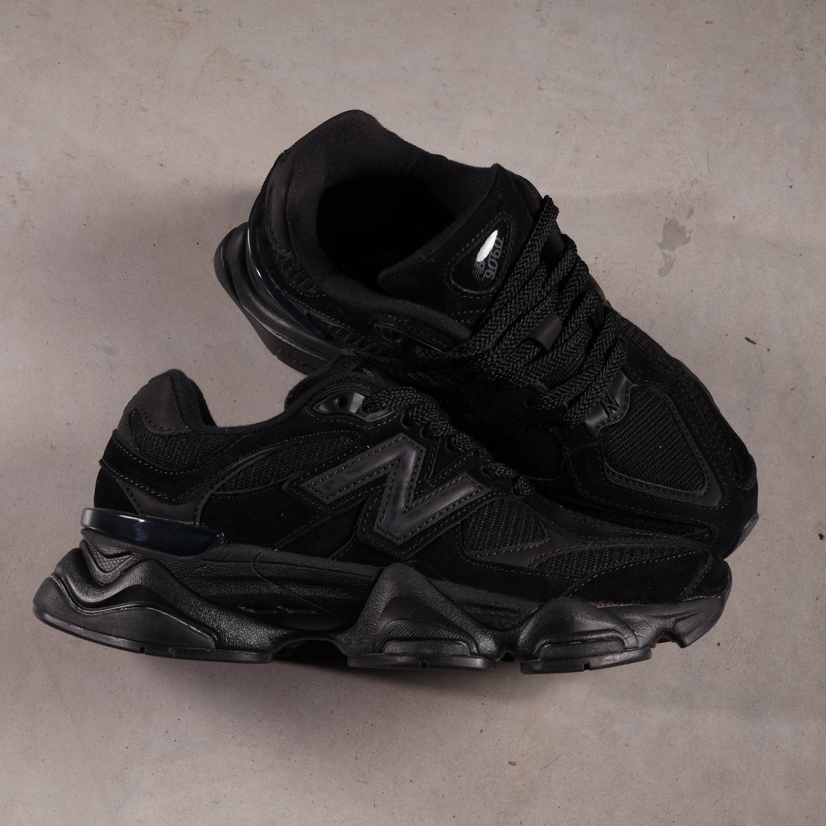 New Balance 9060 Dreifach Schwarzes Wildleder