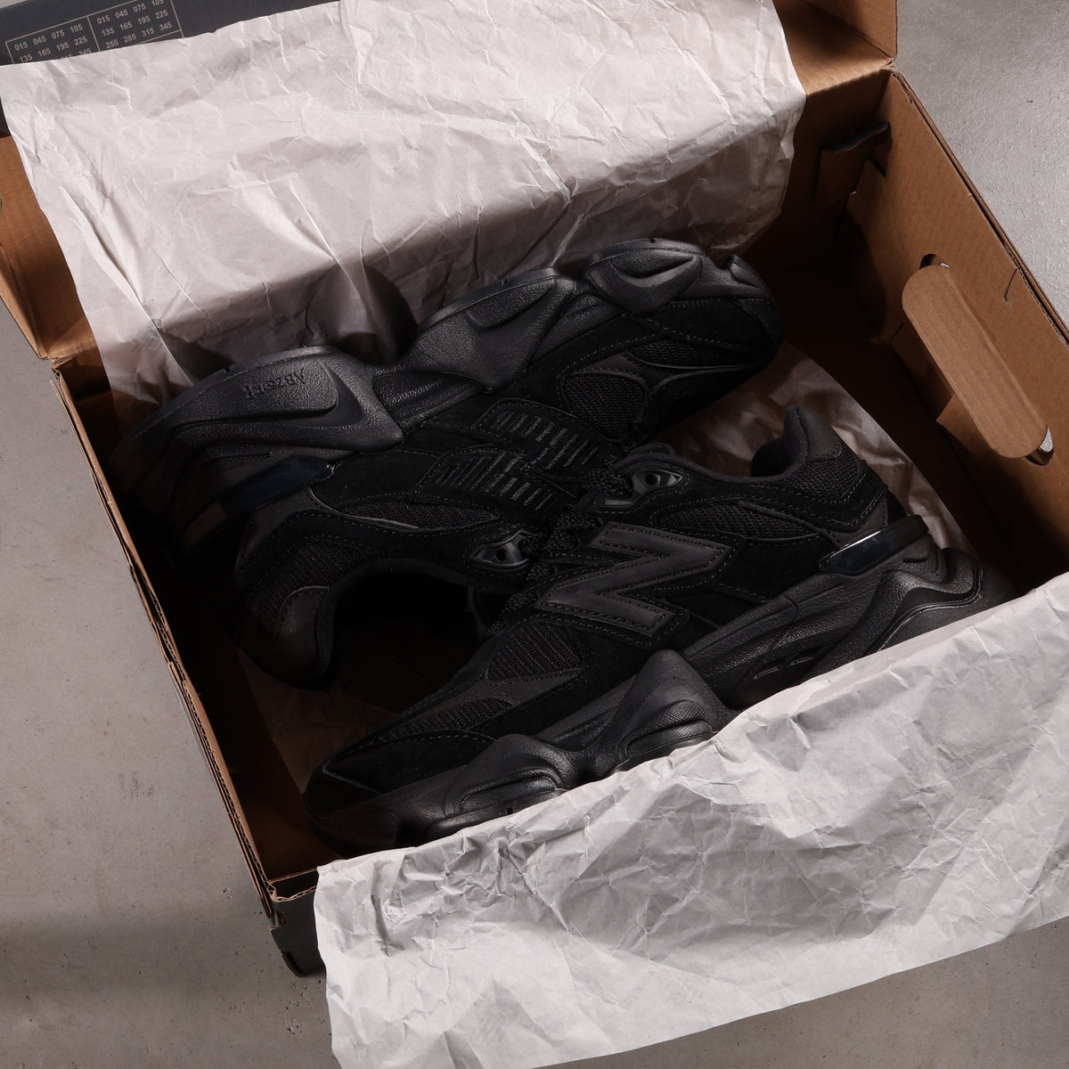 New Balance 9060 Dreifach Schwarzes Wildleder