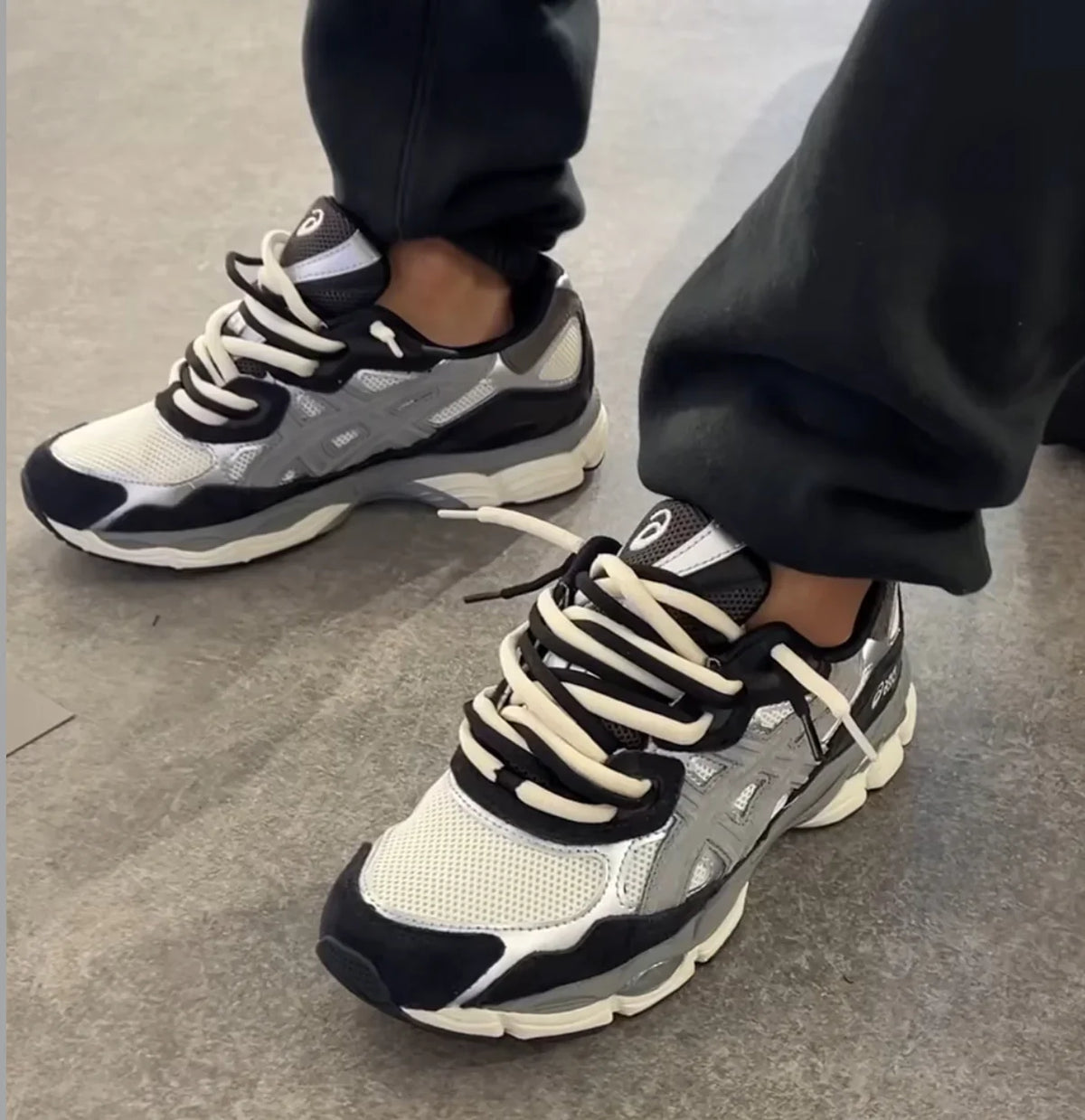 ASICS Gel-NYC Elfenbein/Tongrau