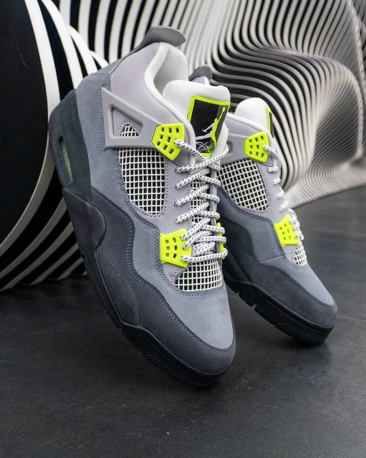Jordan 4 Retro SE 95 Neon detail 2
