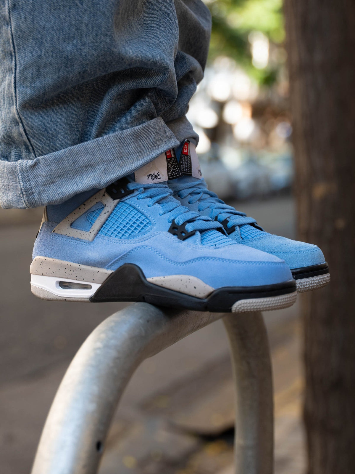 Jordan 4 Retro University Blue detail 2