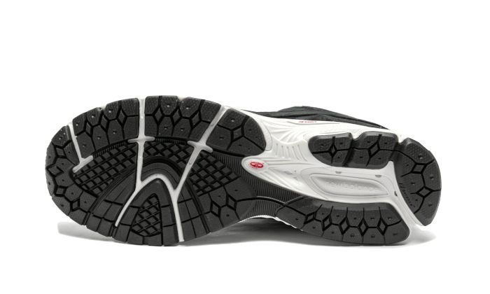 New Balance 2002R Schwarz Sepia