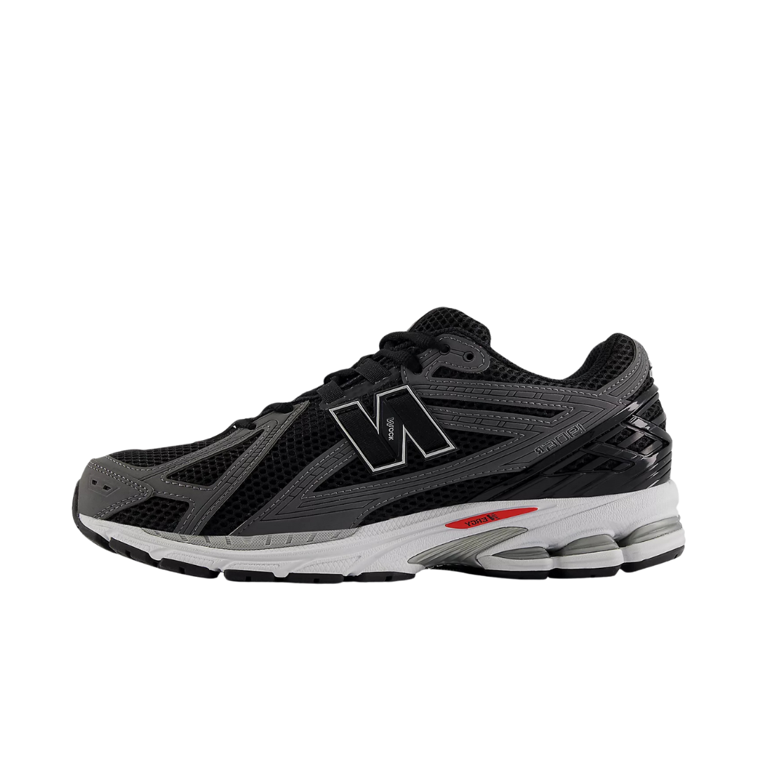 New Balance 1906R Schwarz Team Rot Castlerock